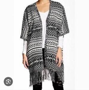 HARLOWE & GRAHAM Knit Fringe Black White Tribal Sweater Poncho Size M/L